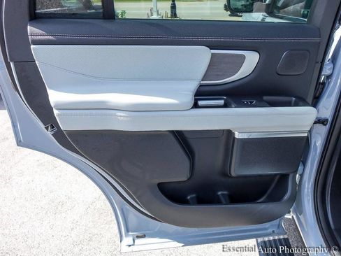 Used 2025 Ford Expedition Platinum w/ Platinum Ultimate Package AWD/4WD image 25
