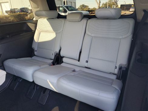 Certified 2025 Ford Expedition Platinum w/ Platinum Ultimate Package image 13