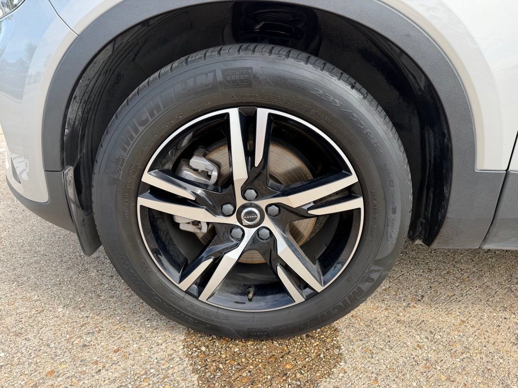 Used 2023 Volvo XC40 B5 Core w/ Protection Package Premier AWD/4WD image 9