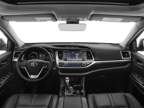 Used 2017 Toyota Highlander SE image 5