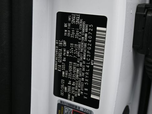 Used 2023 Kia Sorento S image 18