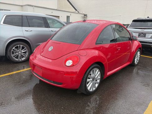 Used 2008 Volkswagen Beetle Coupe FWD image 6
