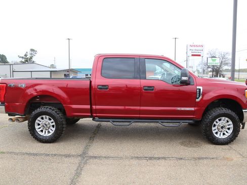 Used 2017 Ford F250 XLT image 4