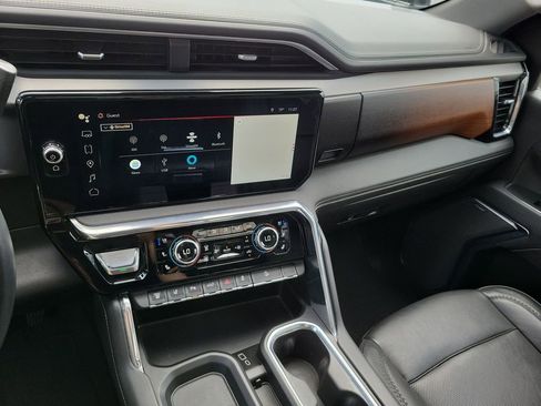 Used 2024 GMC Sierra 2500 Denali image 13