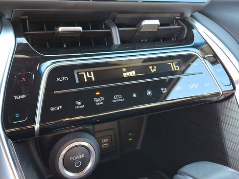 Certified 2024 Toyota Venza Limited image 17