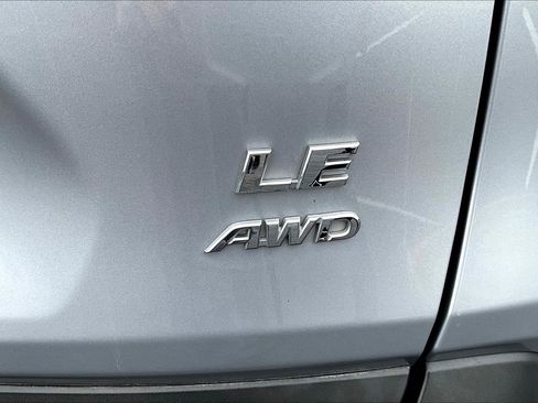 Used 2021 Toyota RAV4 LE image 25