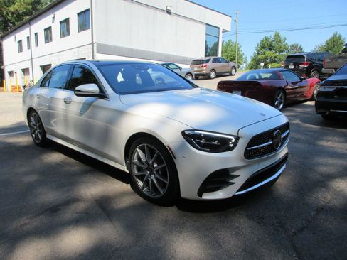 Used 2023 Mercedes-Benz E 350 Sedan image 3