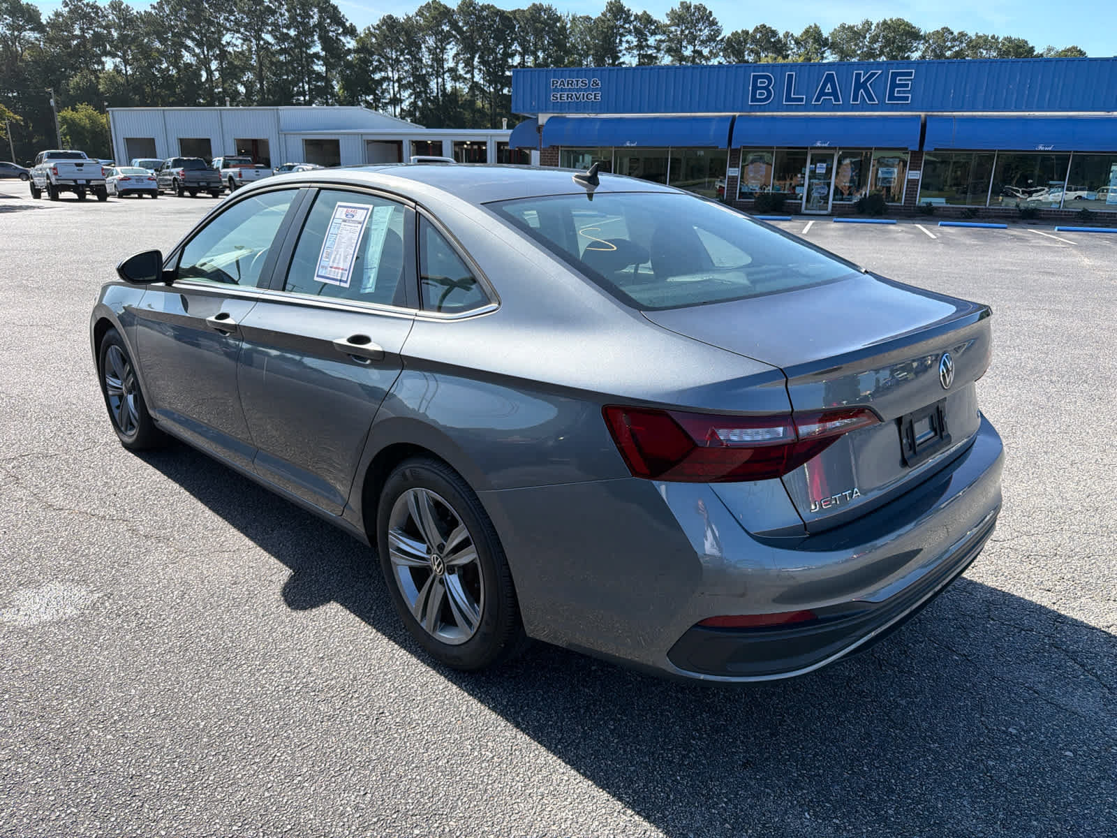 Used 2024 Volkswagen Jetta SE FWD image 5