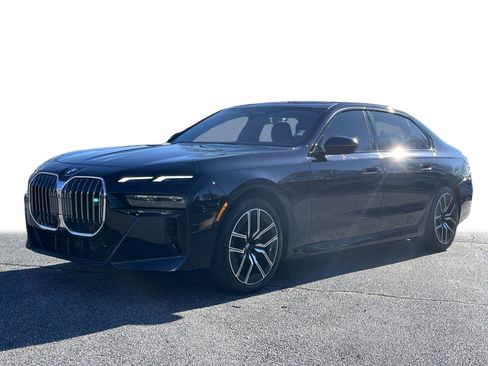 Used 2025 BMW 740i xDrive image 22