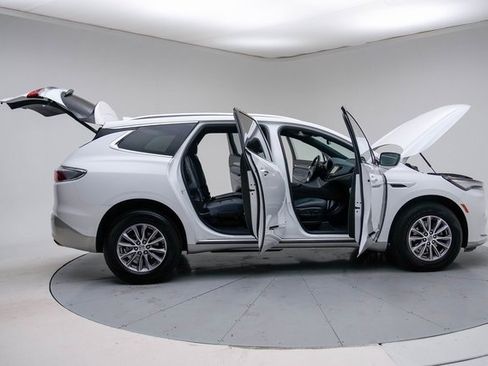 Used 2024 Buick Enclave Premium image 17