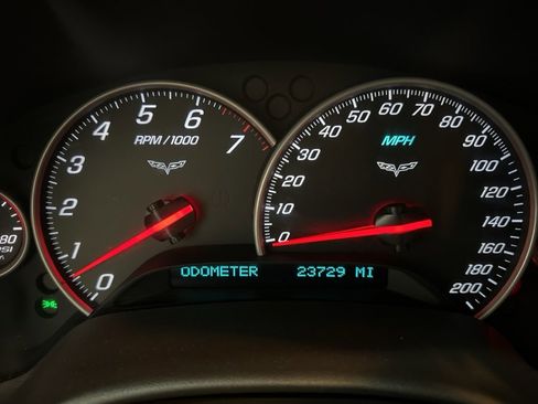 Used 2005 Chevrolet Corvette Coupe w/ Preferred Equipment Group RWD image 25