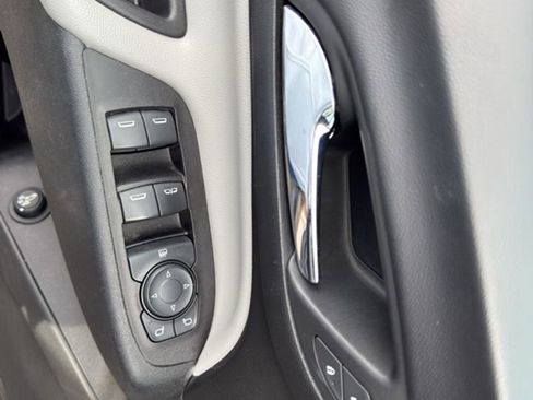 Used 2019 Chevrolet Equinox LT image 10