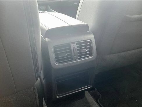 Used 2025 Nissan Rogue S AWD/4WD image 10