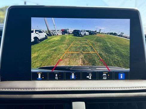 Used 2023 GMC Yukon XL SLT w/ SLT Luxury Package AWD/4WD image 30