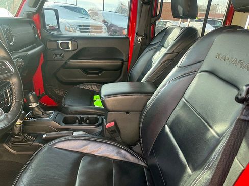 Used 2018 Jeep Wrangler Unlimited Sahara w/ Dual Top Group image 15