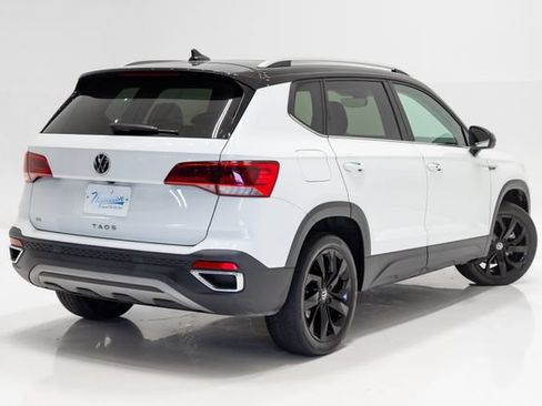 Used 2023 Volkswagen Taos SE w/ Panoramic Sunroof Package FWD image 30