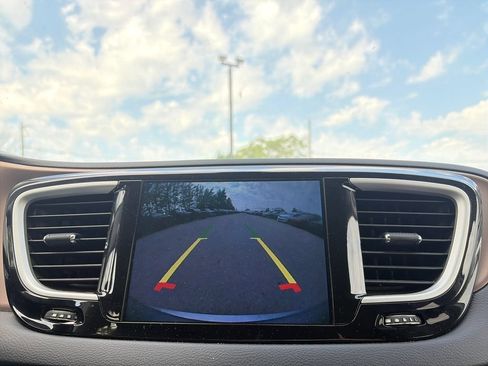 Used 2017 Chrysler Pacifica Touring-L w/ Tire & Wheel Group FWD image 26