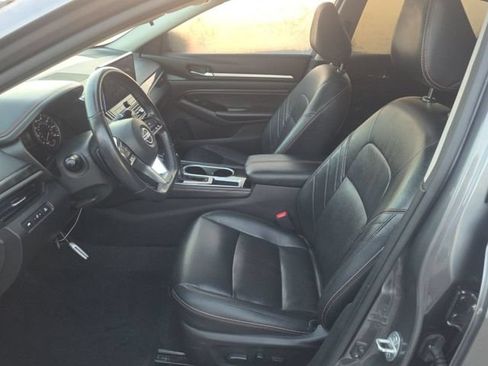 Used 2023 Nissan Altima 2.5 SR w/ SR Premium Package FWD image 4