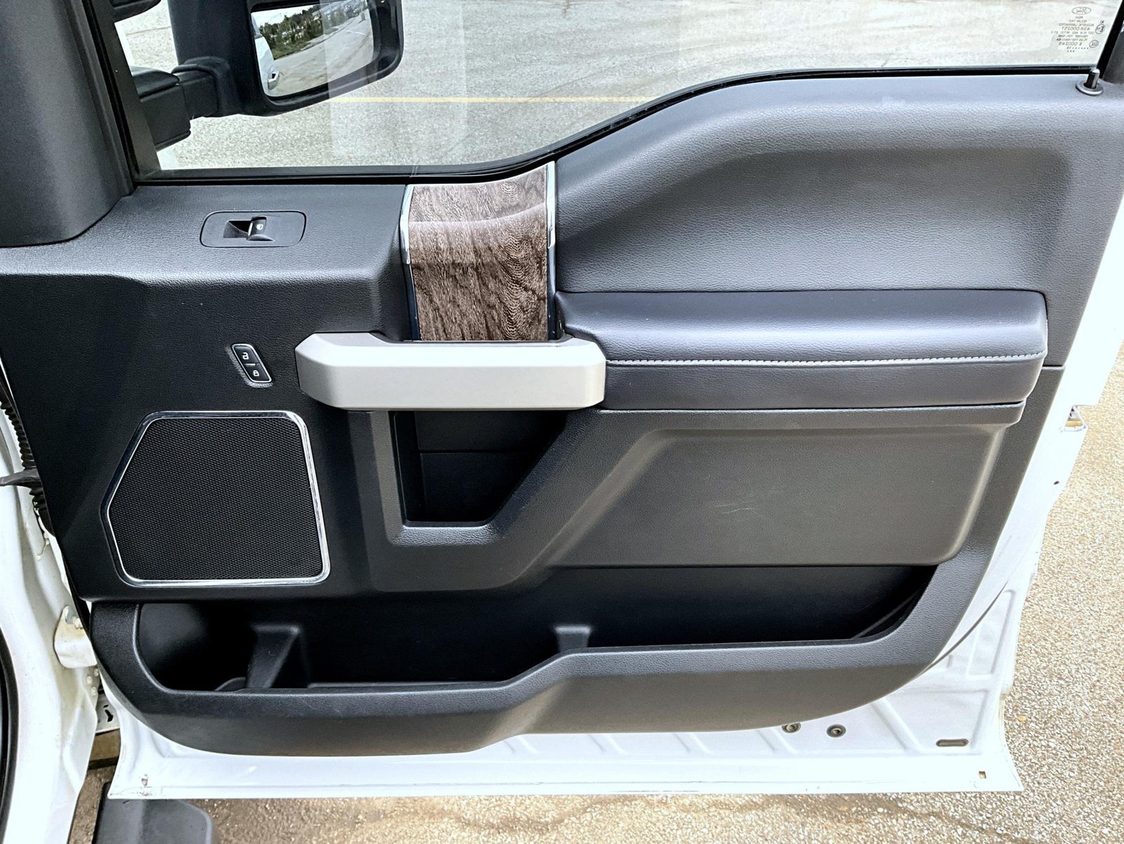 Used 2019 Ford F350 Lariat w/ Lariat Ultimate Package AWD/4WD image 19