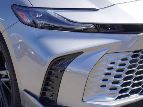 Used 2025 Toyota Camry XSE FWD image 3