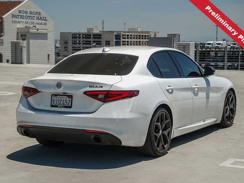 Used 2020 Alfa Romeo Giulia w/ Nero Edizione RWD image 6