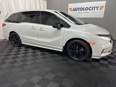 Used 2024 Honda Odyssey Sport image 2