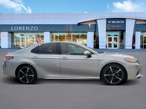 Used 2020 Toyota Camry XSE image 4