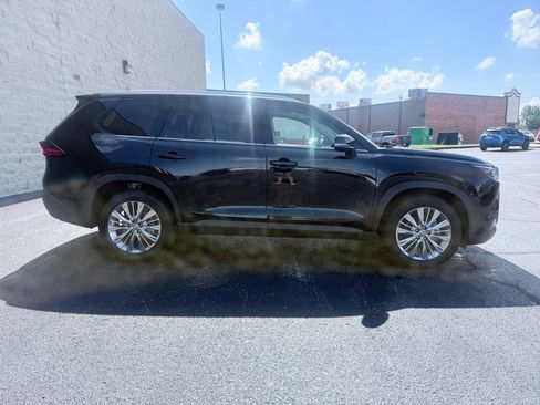 Used 2025 Toyota Grand Highlander AWD image 6