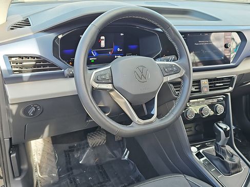Certified 2023 Volkswagen Taos SE image 15