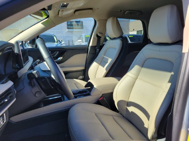 Used 2025 Lincoln Corsair AWD w/ Equipment Group 101A image 5