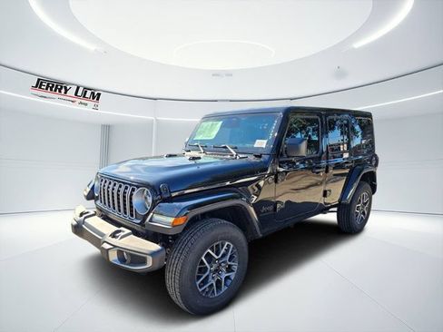 New 2025 Jeep Wrangler Unlimited Sahara w/ Safety Group AWD/4WD image 2