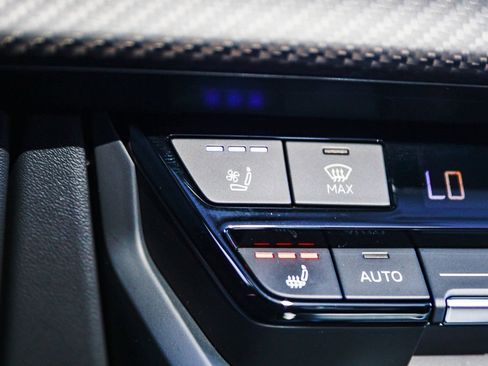 Used 2024 Audi e-tron GT Premium Plus image 27