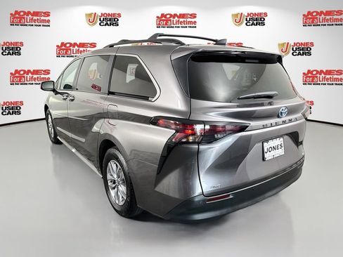 Certified 2024 Toyota Sienna XLE AWD/4WD image 2
