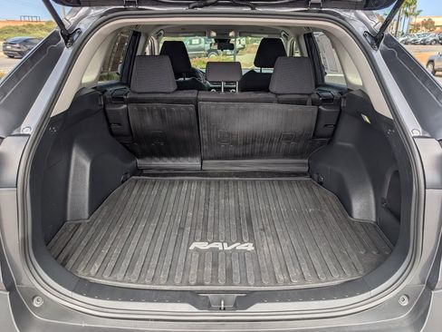 Used 2025 Toyota RAV4 LE AWD/4WD image 9