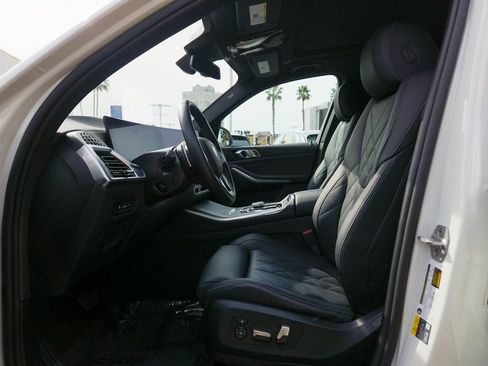 Used 2025 BMW X5 xDrive50e w/ Parking Assistance Package AWD/4WD image 10