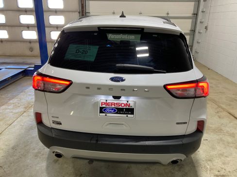 Used 2021 Ford Escape SE image 12