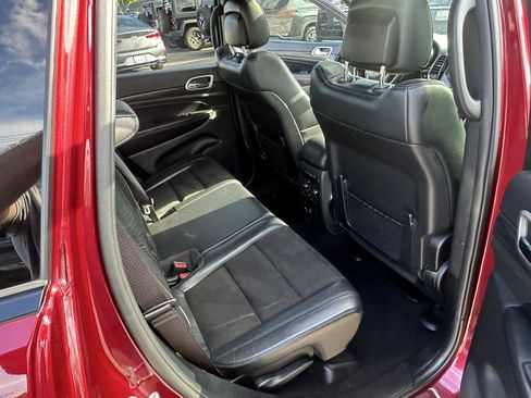 Used 2019 Jeep Grand Cherokee Altitude AWD/4WD image 22