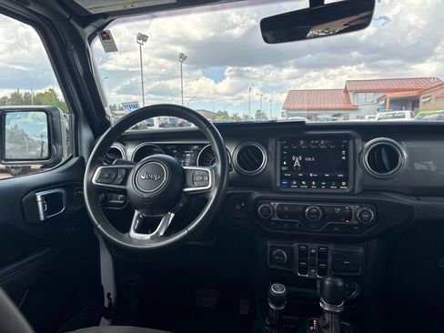 Used 2023 Jeep Wrangler Unlimited Sahara AWD/4WD image 13