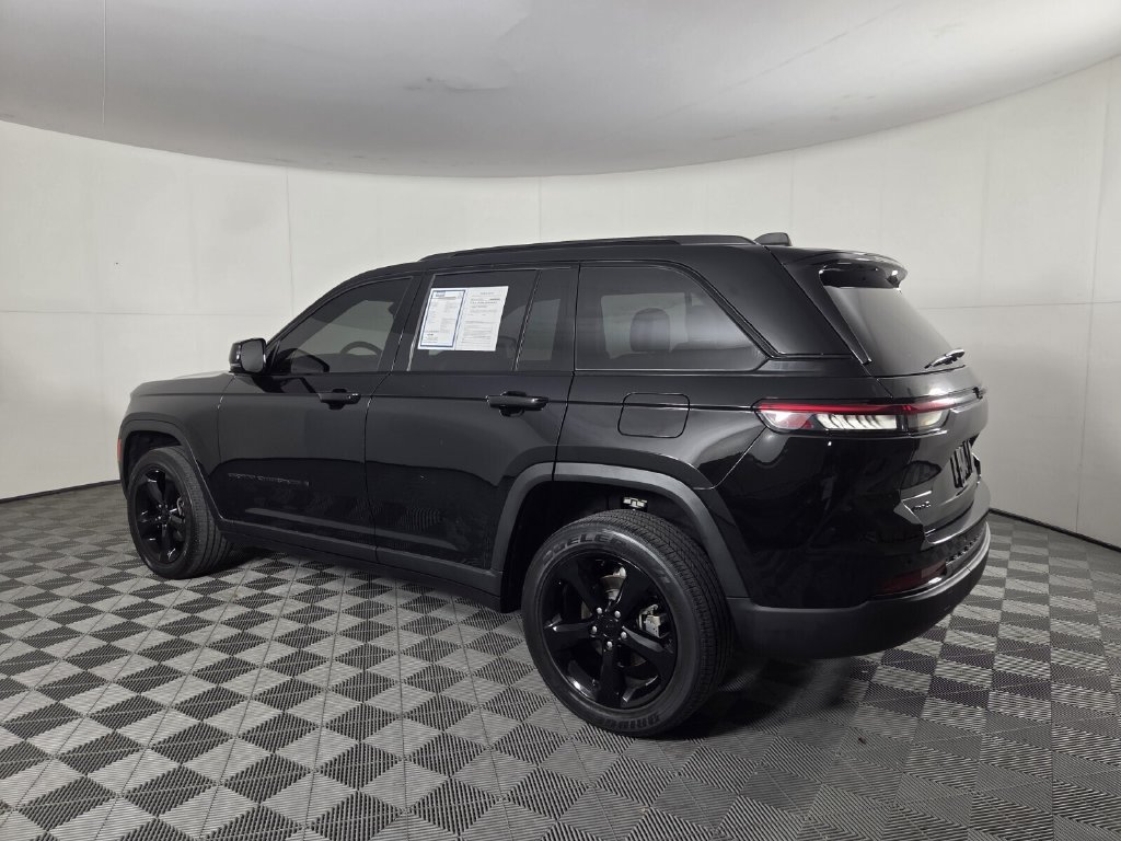 Used 2023 Jeep Grand Cherokee Altitude AWD/4WD image 27