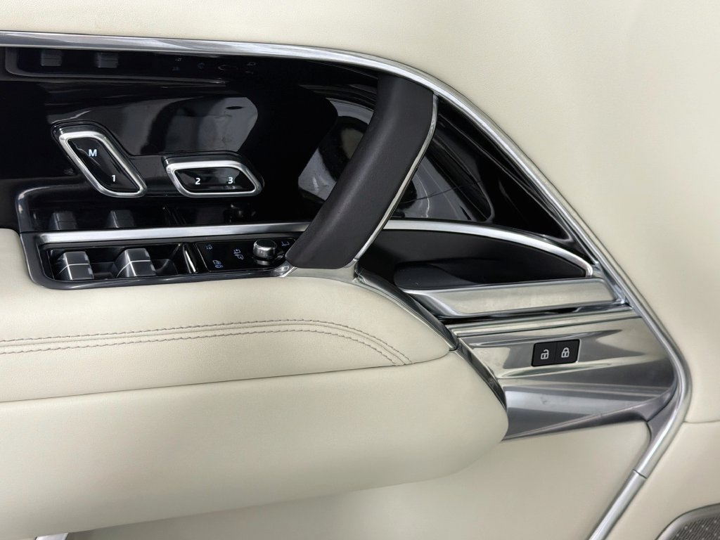 Certified 2024 Land Rover Range Rover Long Wheelbase Autobiography AWD/4WD image 18