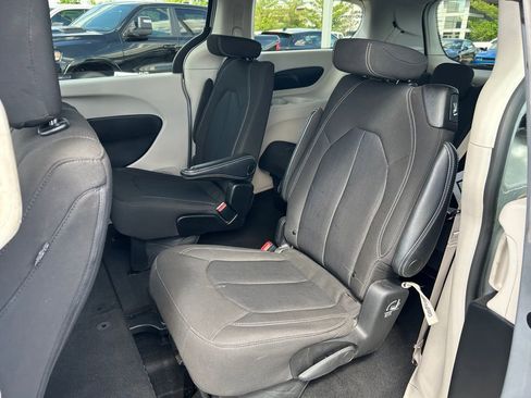 Used 2023 Chrysler Voyager LX FWD image 23