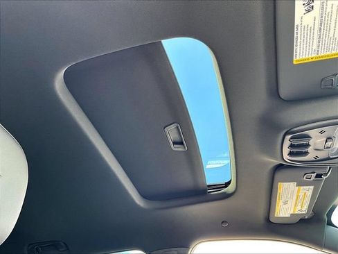 New 2026 Chevrolet Trax RS w/ Sunroof Package FWD image 28