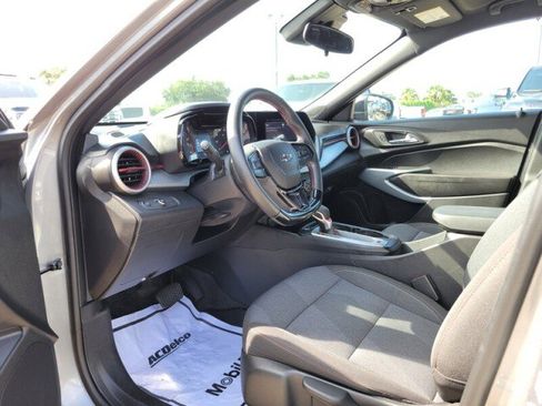 Certified 2025 Chevrolet Trax RS w/ Driver Confidence Package image 21