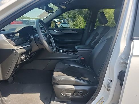 Certified 2023 Jeep Grand Cherokee Altitude AWD/4WD image 17