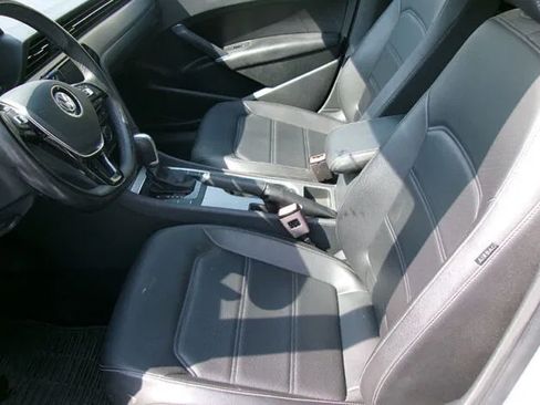 Used 2020 Volkswagen Passat 2.0T SE FWD image 14
