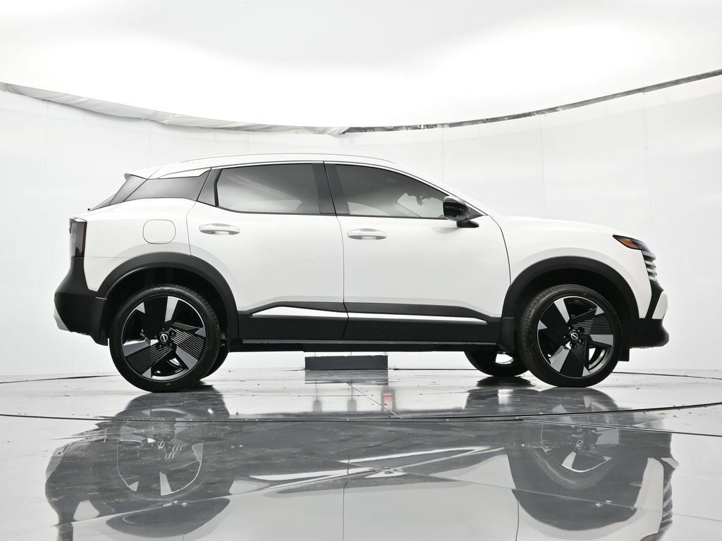 New 2026 Nissan Kicks SR FWD image 37