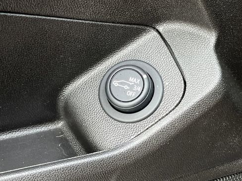 Used 2024 GMC Terrain SLT FWD image 16