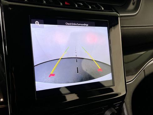 Used 2023 Jeep Grand Cherokee Laredo image 13