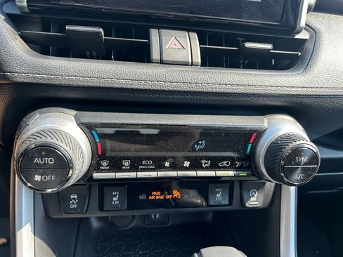 Used 2025 Toyota RAV4 XLE w/ Convenience Package AWD/4WD image 28