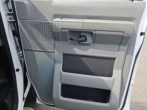 Used 2014 Ford E-250 and Econoline 250 w/ Power Group RWD image 14